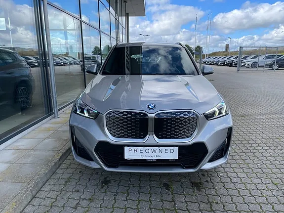 BMW Ix1 2026 photo 2
