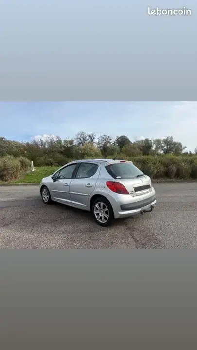 Peugeot 207 2008 photo 2