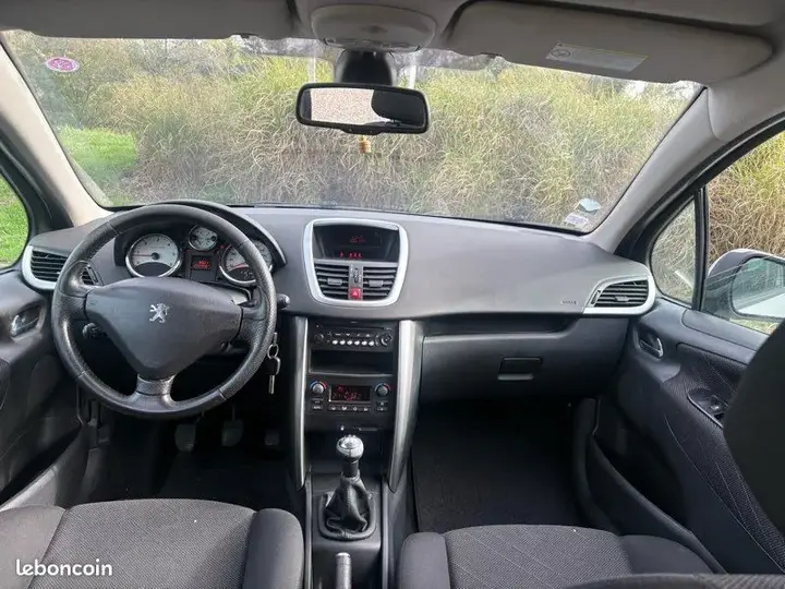 Peugeot 207 2008 photo 3