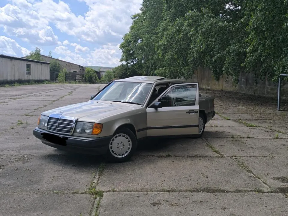Mercedes-Benz W124