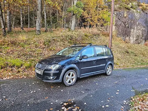 Volkswagen Touran 2010 photo 2