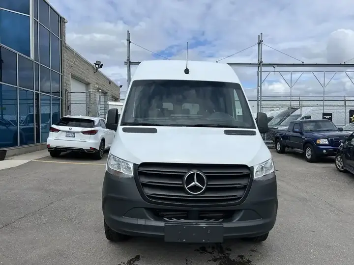 Mercedes-Benz Sprinter Van 2019 photo 3