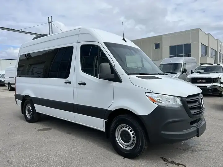Mercedes-Benz Sprinter Van 2019 photo 2