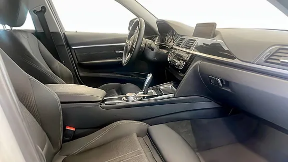 BMW 330E 2017 photo 3