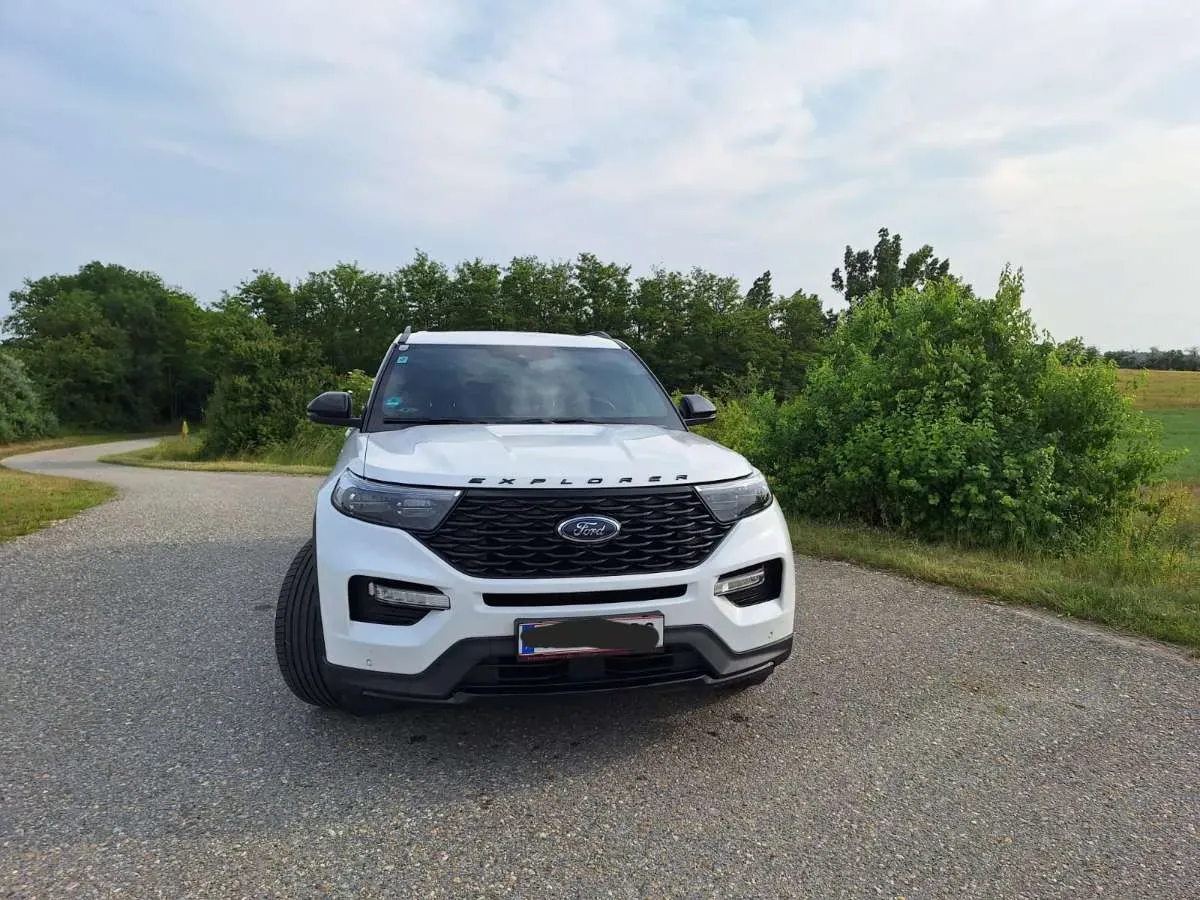 Ford Explorer 2023 photo 3