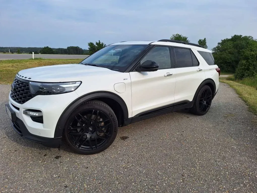Ford Explorer 2023 photo 2