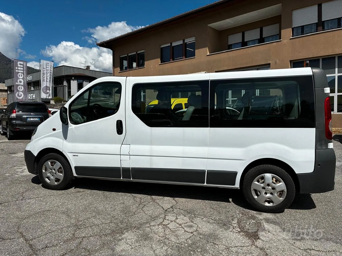 Opel Vivaro 2013 photo 2