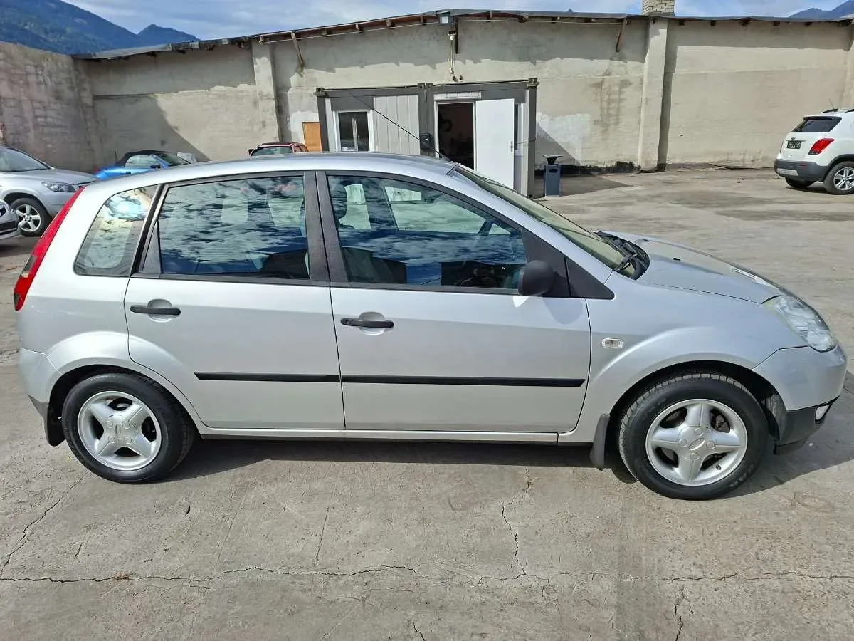 Ford Fiesta 2003 photo 2
