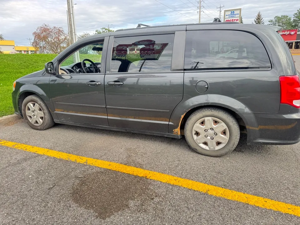 Dodge Caravan 2012 photo 2