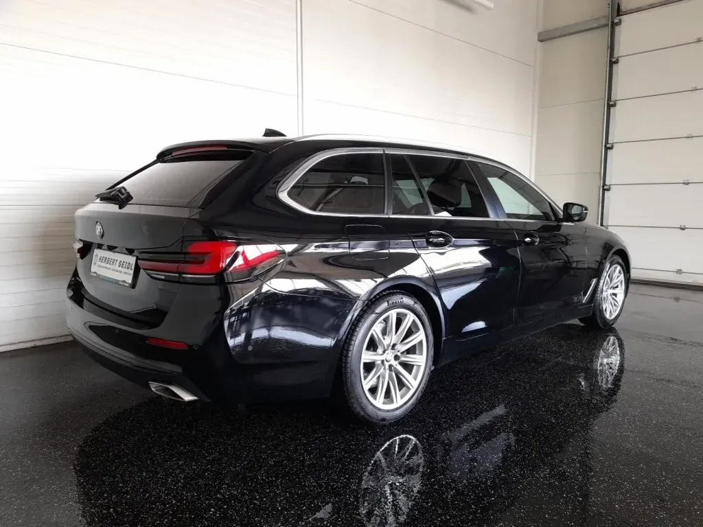 BMW 5 Series 2023 photo 2