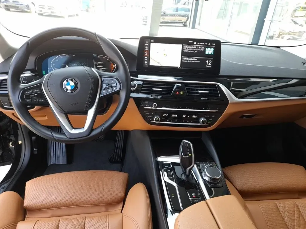 BMW 5 Series 2023 photo 3