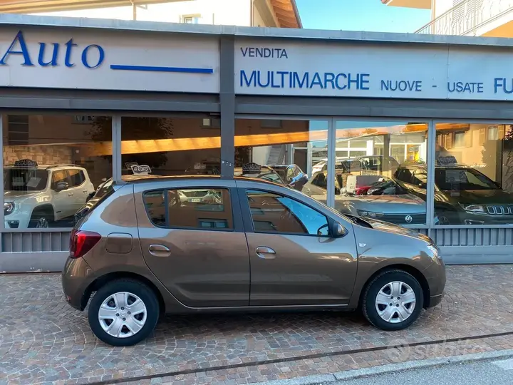 Dacia Sandero 2018 photo 2