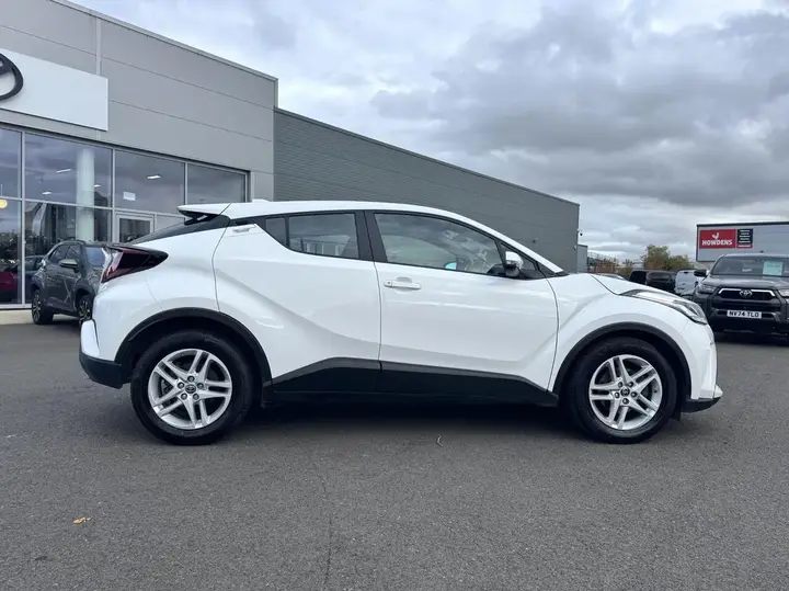 Toyota C-Hr 2023 photo 2