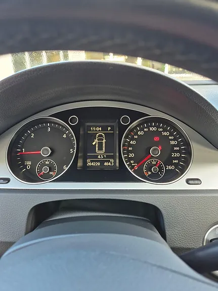 Volkswagen Passat 2010 photo 2