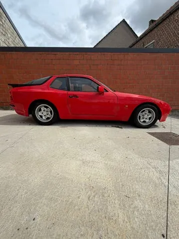 Porsche 944