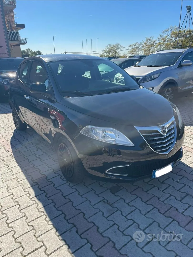 Lancia Ypsilon 2012 photo 2