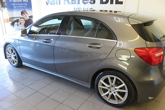 Mercedes-Benz A180 2015 photo 2