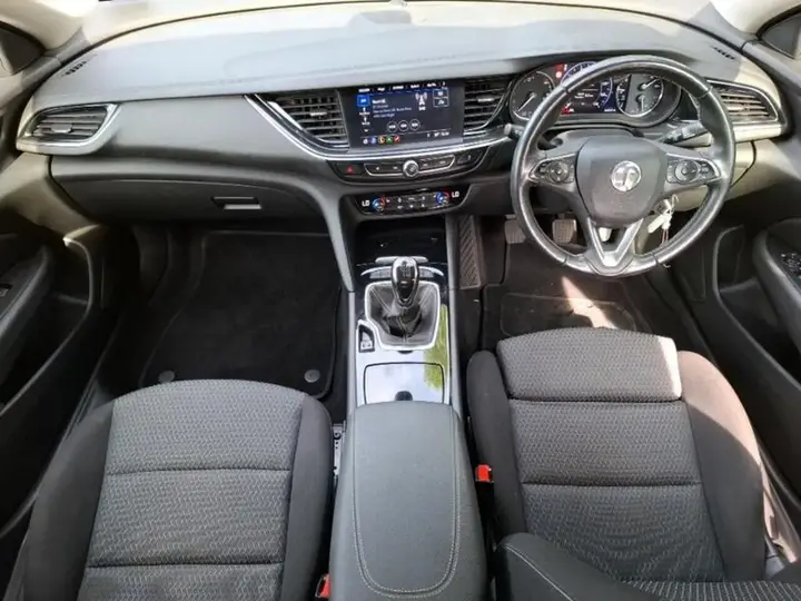 Vauxhall Insignia 2022 photo 3