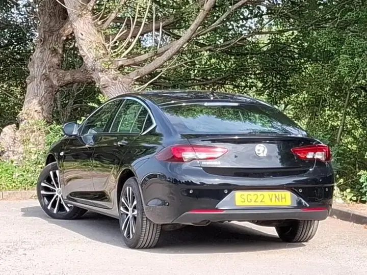 Vauxhall Insignia 2022 photo 2