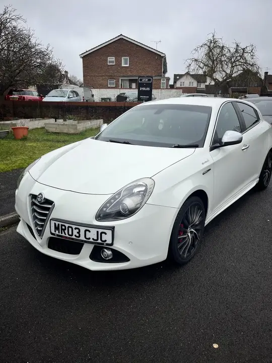 Alfa Romeo Giulietta 2014 photo 2