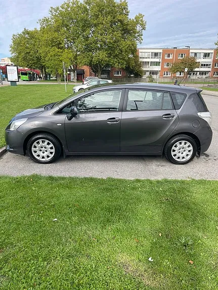 Toyota Verso 2009 photo 2