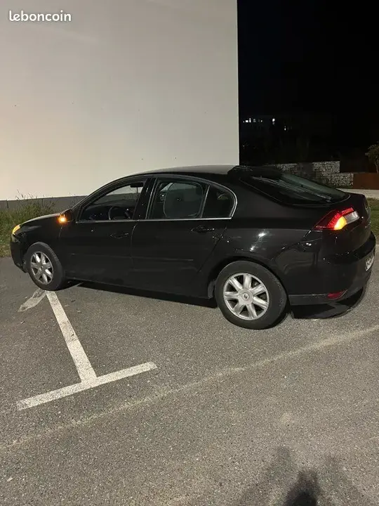 Renault Laguna 2009 photo 2
