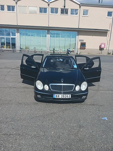 Mercedes-Benz E220 2004 photo 5