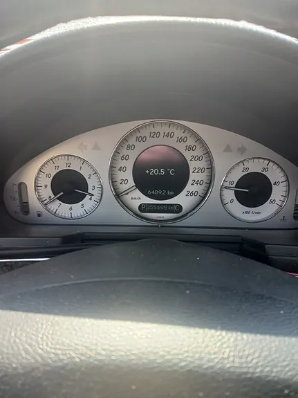 Mercedes-Benz E220 2004 photo 3
