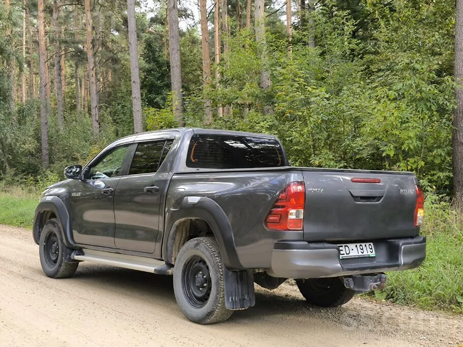 Toyota Hilux 2021 photo 2