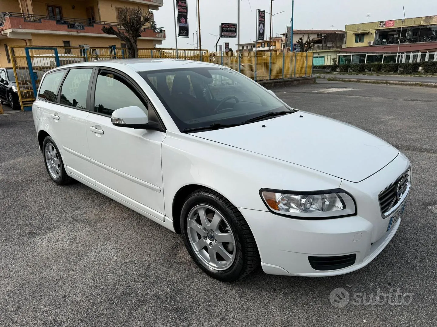 Volvo V50 2010 photo 2