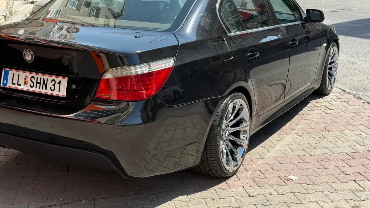 BMW 5 Series 2008 photo 2