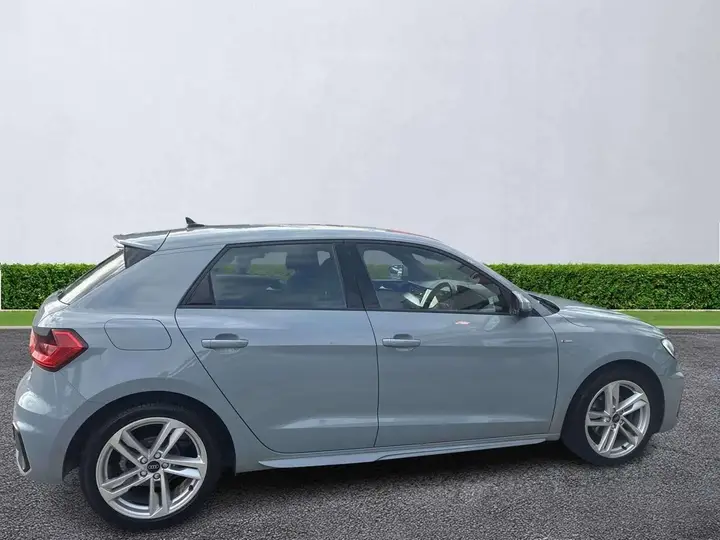 Audi A1 2023 photo 3