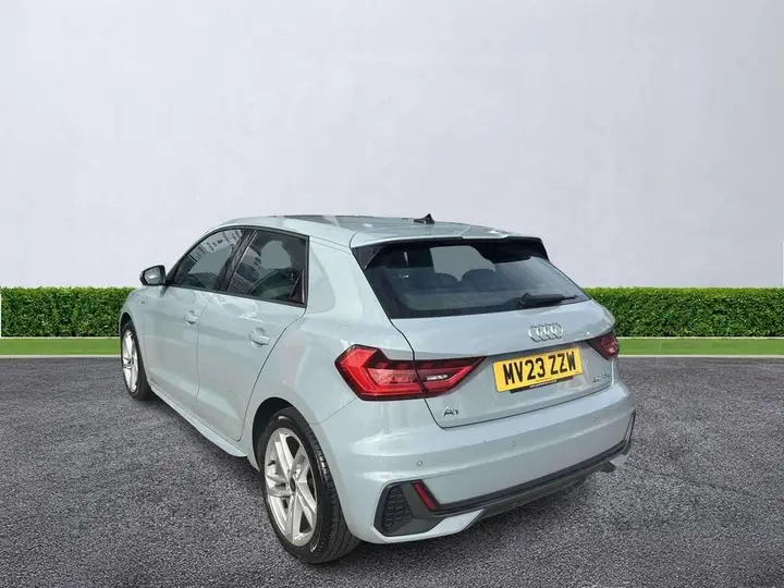 Audi A1 2023 photo 2