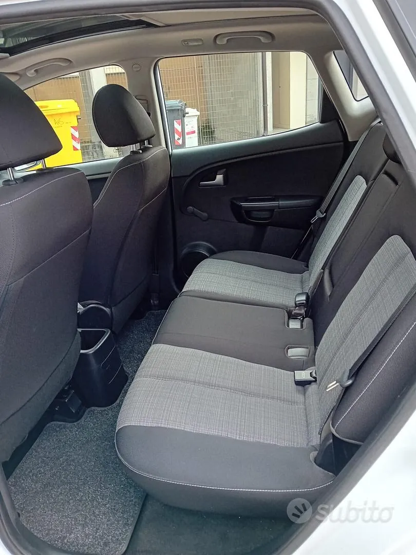 Kia Venga 2013 photo 3