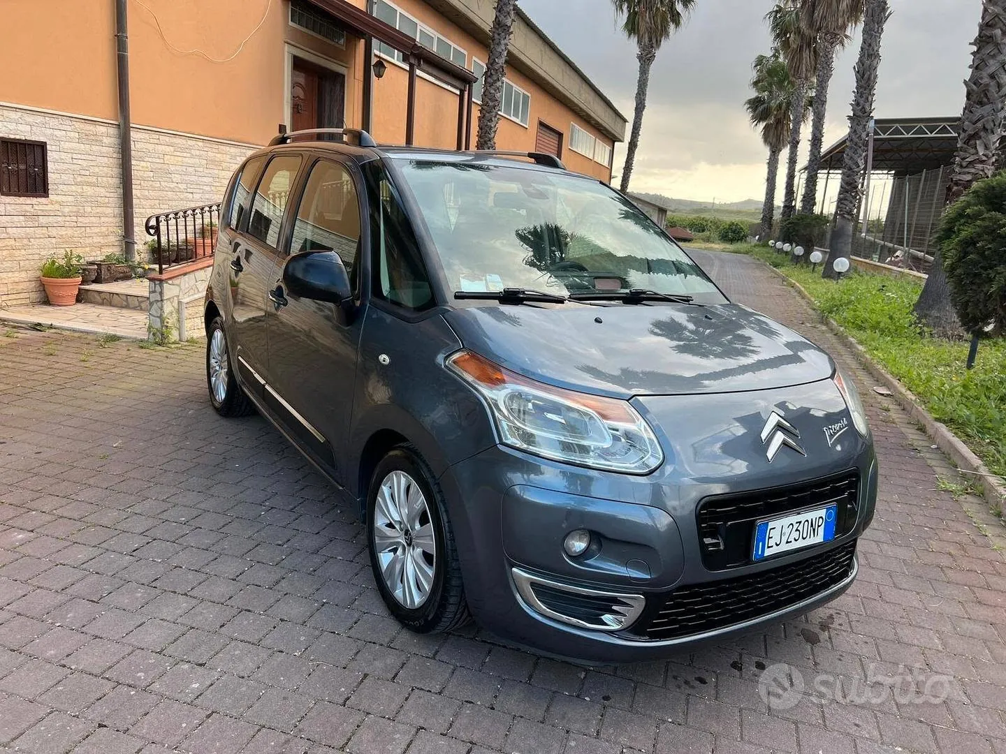 Citroen C3 Picasso 2011 photo 2