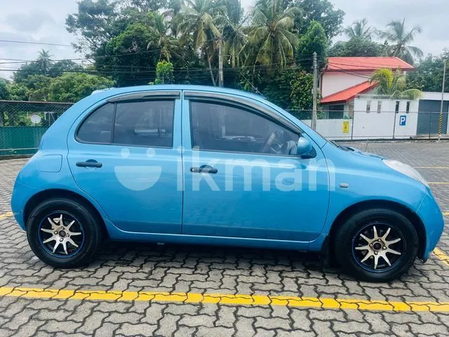 Nissan March 2002 photo 2