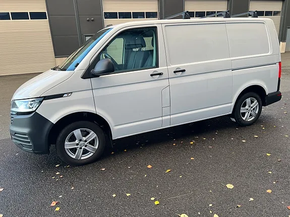 Volkswagen Transporter 2021 photo 2
