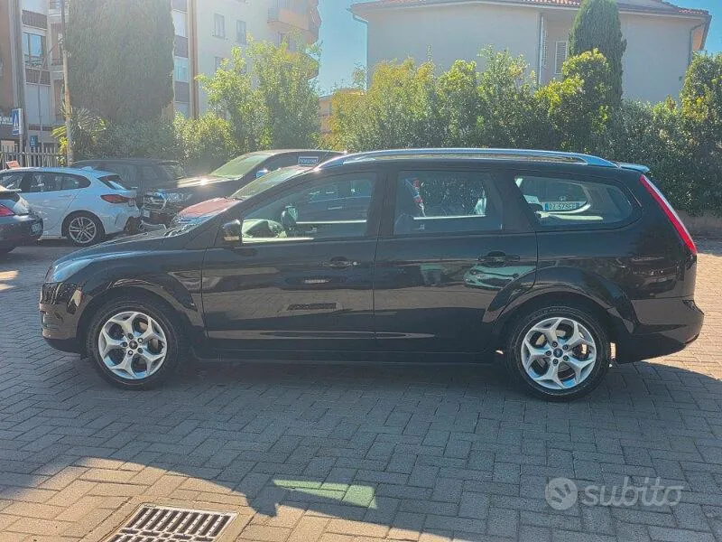 Ford Focus 2010 photo 4