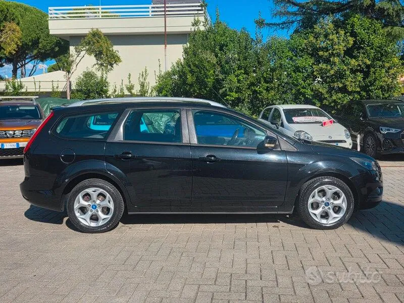 Ford Focus 2010 photo 3