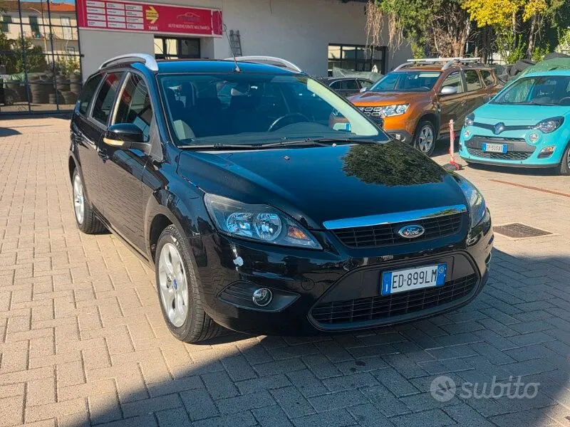 Ford Focus 2010 photo 2