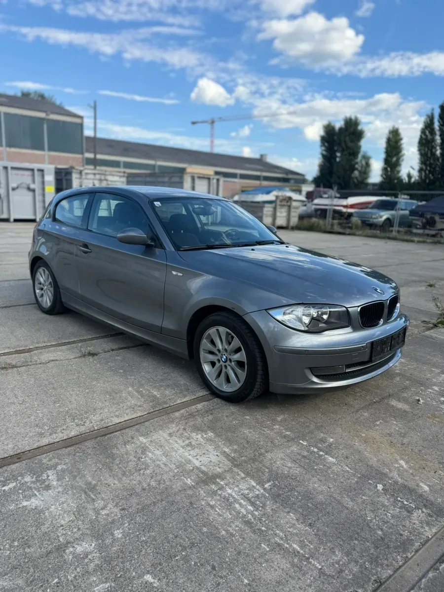 BMW 1 Series 2009 photo 2
