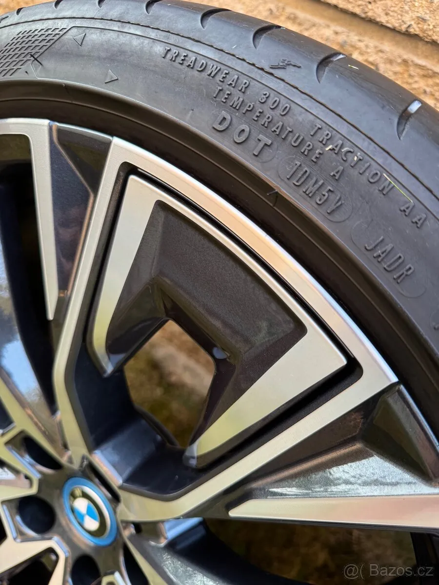BMW I4 photo 4