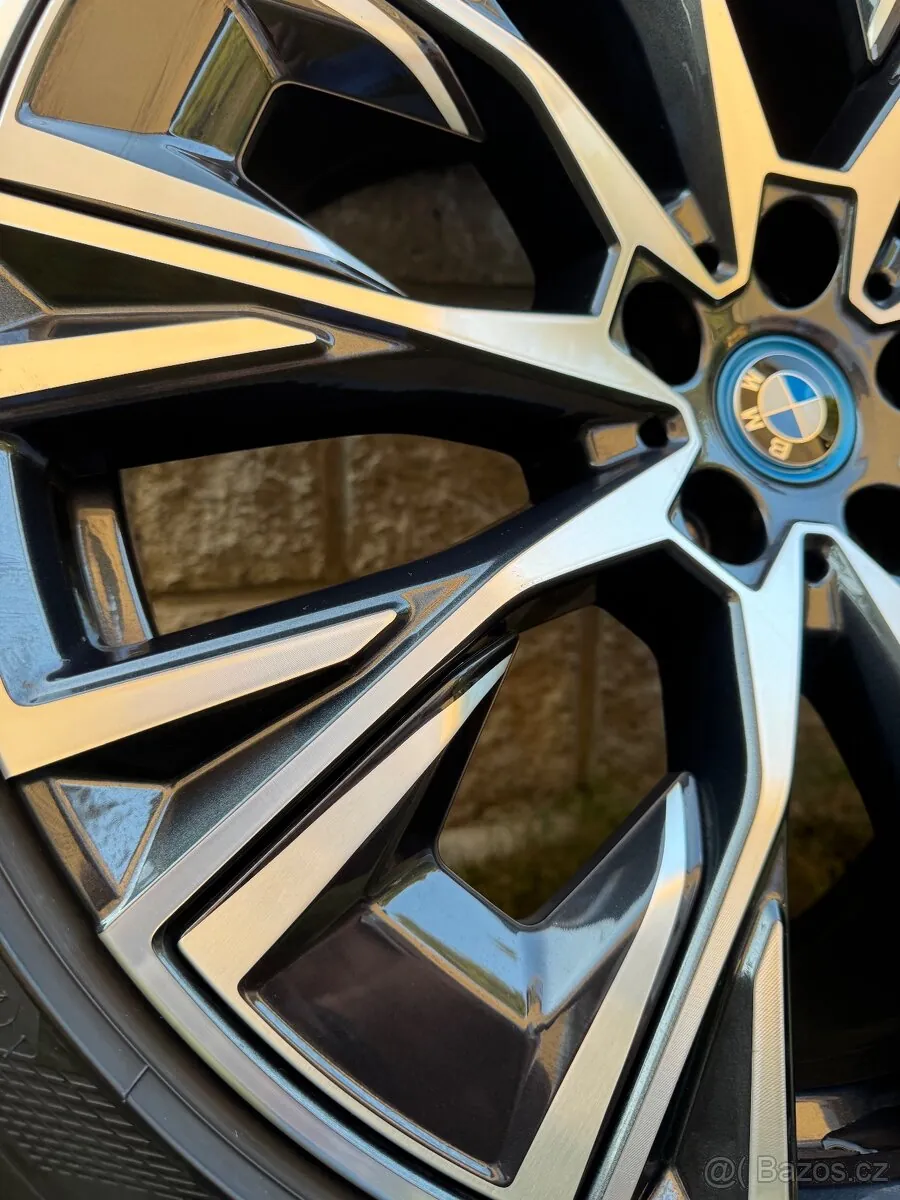 BMW I4 photo 5