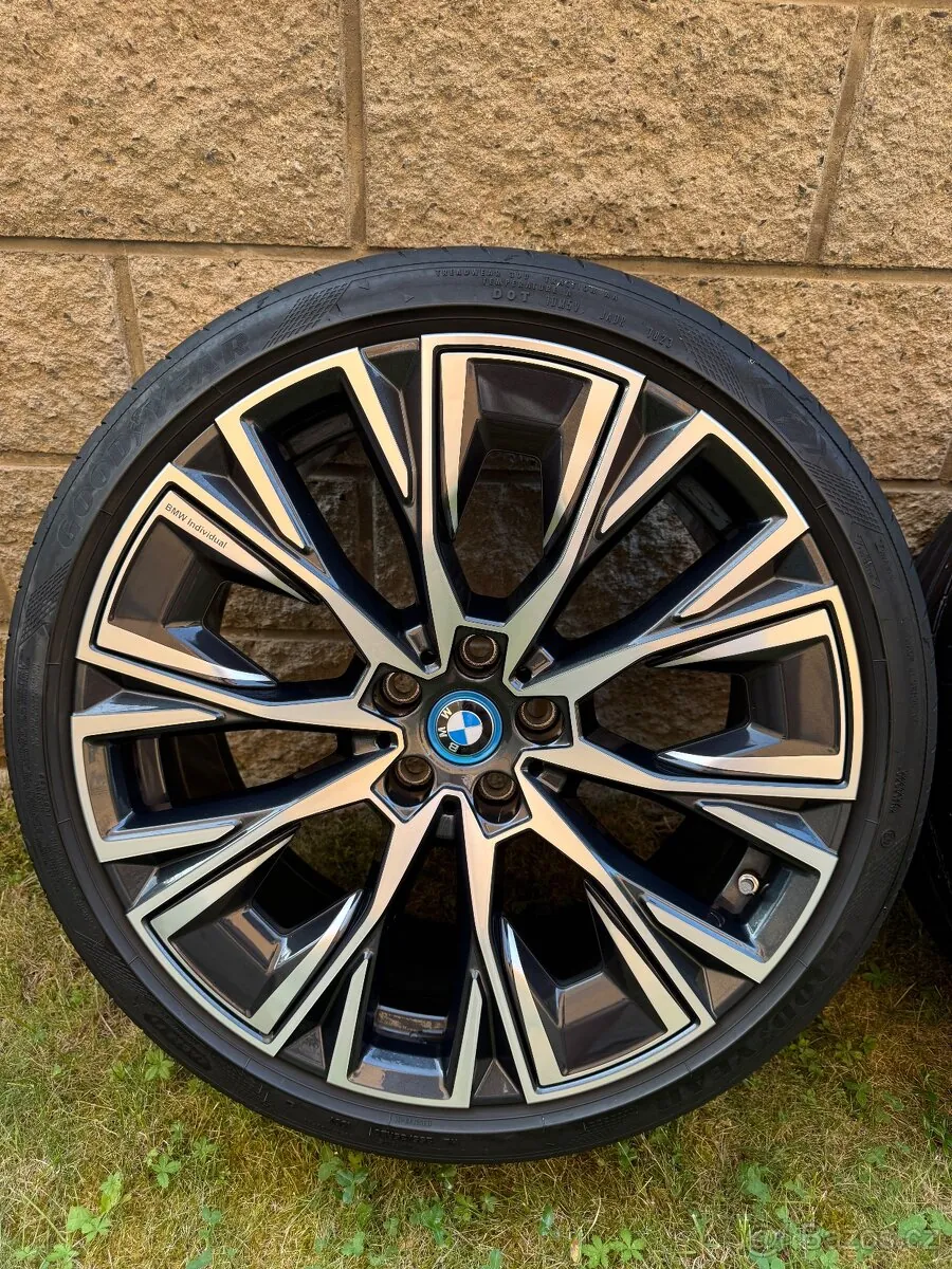 BMW I4 photo 3