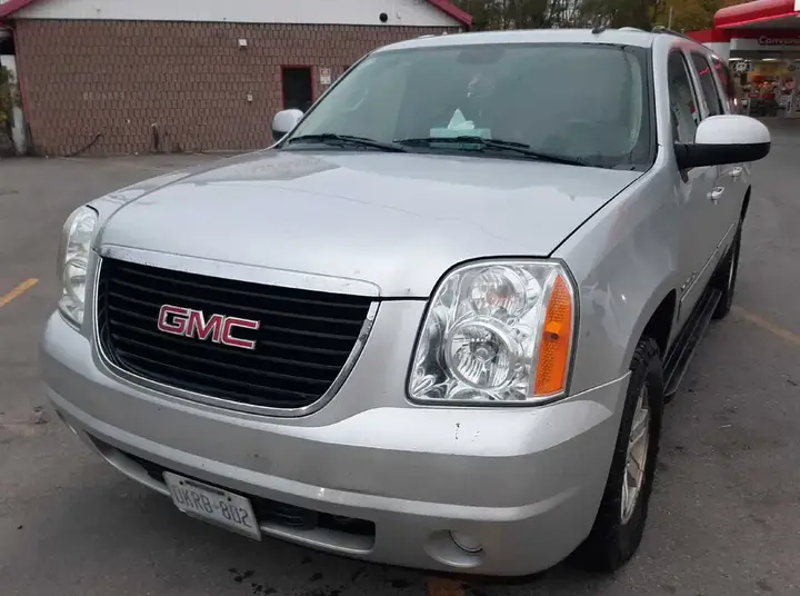 GMC Yukon Xl 2013 photo 2