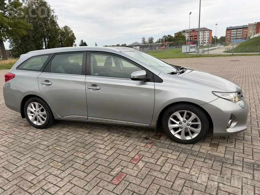 Toyota Auris 2013 photo 3