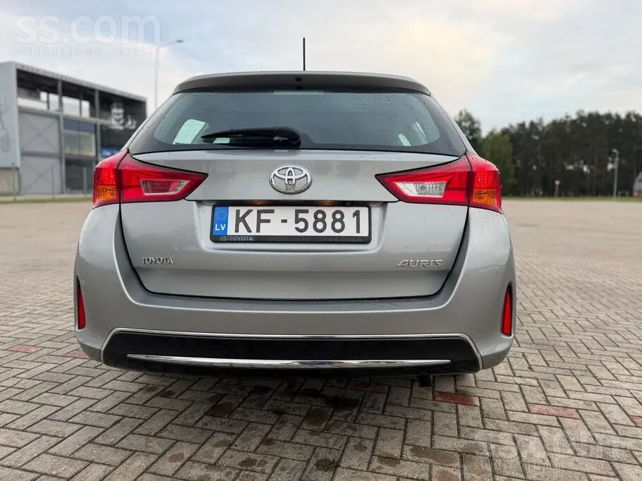 Toyota Auris 2013 photo 5