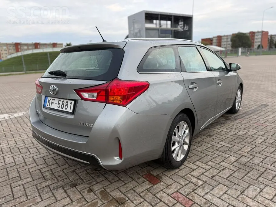 Toyota Auris 2013 photo 4