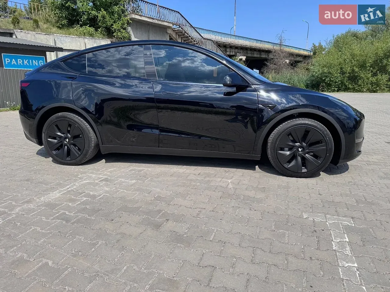 Tesla Model Y 2024 photo 2