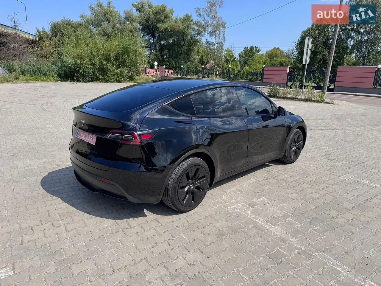 Tesla Model Y 2024 photo 3